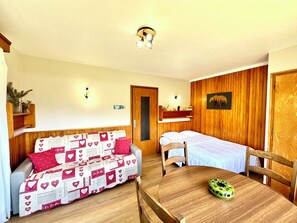 1 bedroom, iron/ironing board, WiFi