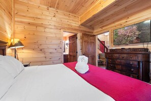 4 bedrooms, iron/ironing board, free WiFi, bed sheets - For His Names Sake Cabin (Sevierville)