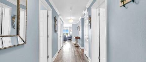 คอนโด, หลายเตียง (Laketown Wharf 1933) | ภายใน