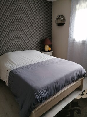 2 bedrooms, internet, bed sheets