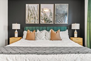 3 chambres, fer et planche à repasser, Wi-Fi, draps fournis