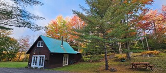 Newly Renovated Cozy Cottage with Wood Burning Stove - Sleeps up to 4