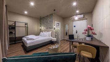 Deluxe Room | Desk, laptop workspace, free WiFi