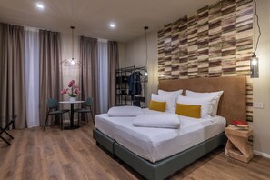Comfort Room | Desk, laptop workspace, free WiFi
