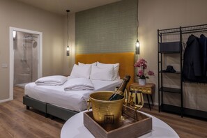 Deluxe Room | Desk, laptop workspace, soundproofing, free WiFi