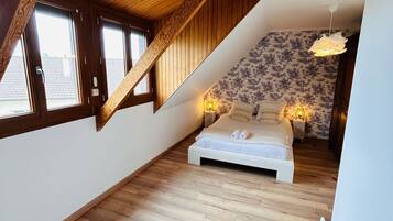 5 bedrooms, desk, iron/ironing board, WiFi