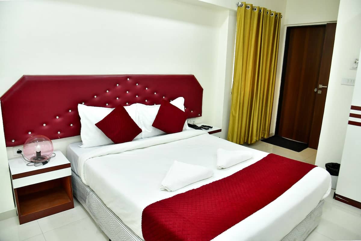 Standard Double Room | Desk, laptop workspace, free WiFi