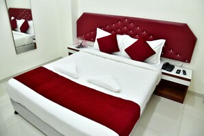 Habitación doble estándar | Escritorio, espacio para trabajar con laptop y wifi gratis 