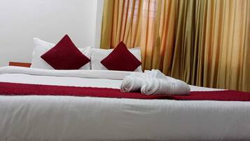 Standard Double Room | Desk, laptop workspace, free WiFi