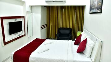Deluxe Double Room | Desk, laptop workspace, free WiFi