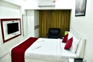 Deluxe Double Room - Hotel Chhaava Executive (Pune)