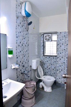 Kostenlose Toilettenartikel, Handtücher, Seife, Shampoo