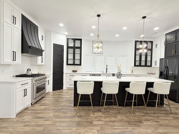 Micro-ondes, four, plaque de cuisson, lave-vaisselle