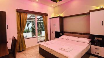 4 chambres, fer et planche à repasser, Wi-Fi gratuit, draps fournis