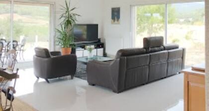 Villa in the Minervois, Private pool/Air conditioning/WiFi
Panoramic view