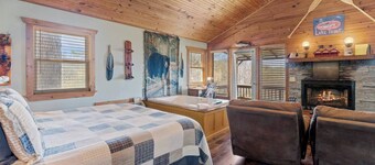 Cabin w/King Bed, Jacuzzi + View