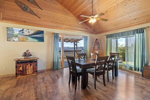 Dining - River Views, Hot Tub, Sleeps 10! (Carroll County)