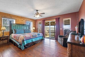 5 bedrooms, iron/ironing board, WiFi, bed sheets