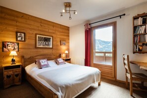 WiFi, bed sheets - 1st floor, view mountain, balcony, tv, ski locker, 73m², La Clusaz (La Clusaz)