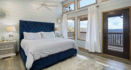 King Bed, River View, Jetted Tub