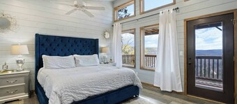 King Bed, River View, Jetted Tub