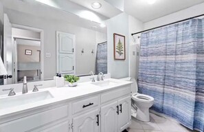 Hårtørrer, håndklæder, Sæbe, Toiletpapir