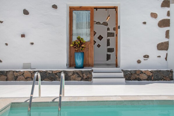 Pool - 'Tabayesco' Holidays with Mountain Views, Shared Pool and Wi-Fi (Tabayesco)
