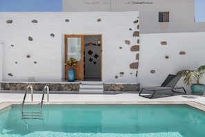 Pool - 'Guatiza' Vacation Apartment with Shared Pool, Shared Terrace and Wi-Fi (Tabayesco)