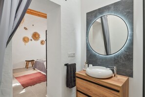 1 habitación, wifi y ropa de cama