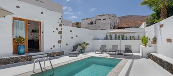Ye Vacation: Shared Pool, Shared Terrace, and Wi-Fi