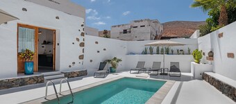 'Ye' Holidays with Shared Pool, Shared Terrace, and Wi-Fi