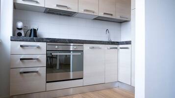 Kühlschrank, Ofen, Herdplatte, Geschirrspüler