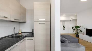 KĂŒhlschrank, Ofen, Herdplatte, GeschirrspĂŒler