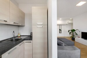 Kühlschrank, Ofen, Herdplatte, Geschirrspüler