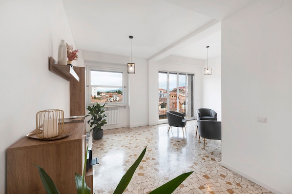 Interior - Room 'Enza 1' with Wi-Fi (Bergamo)