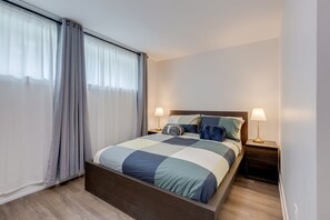 3 bedrooms, desk, iron/ironing board, free WiFi