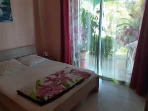 2 bedrooms, iron/ironing board, Internet, bed sheets