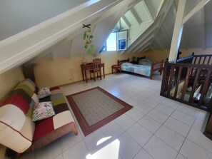 2 chambres, fer et planche à repasser, Wi-Fi gratuit, draps fournis