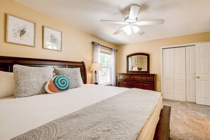 3 bedrooms, desk, iron/ironing board, Internet - 4 Mi to FSU & 5 Mi to FAMU: WFH-Friendly Hub (Tallahassee)