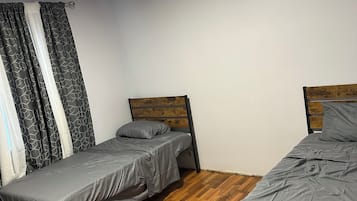3 sovrum, internet och sÀngklÀder