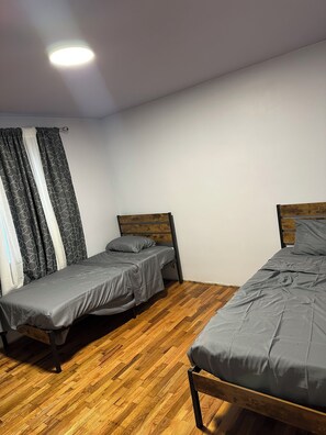 3 bedrooms, internet, bed sheets