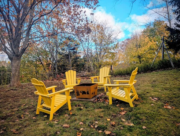 Property grounds - Quiet Retreat in the Annapolis Valley (New Minas)