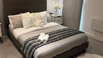 2 slaapkamers, een strijkplank/strijkijzer, gratis wifi, beddengoed