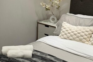 2 chambres, fer et planche à repasser, Wi-Fi gratuit, draps fournis