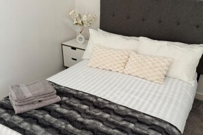 2 habitaciones, tabla de planchar con plancha y wifi gratis 