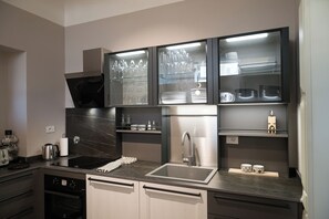 Mikroaaltouuni, uuni, liesi, astianpesukone