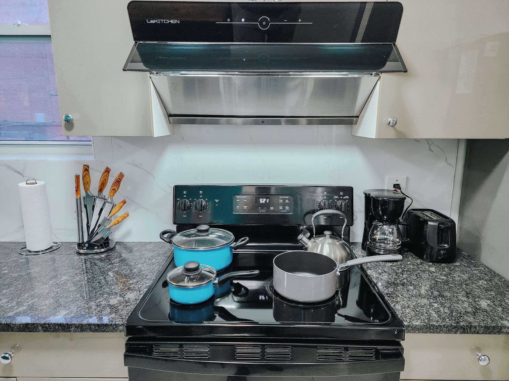 冰箱、微波炉、烤箱、炉灶