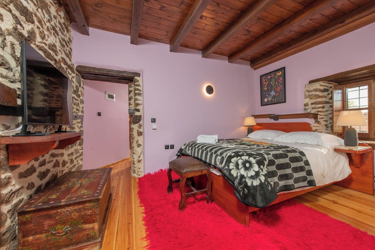 Caja de seguridad en la habitación y escritorio