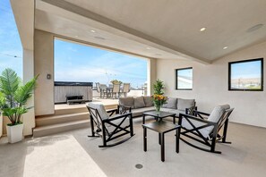 屋外ダイニングエリア