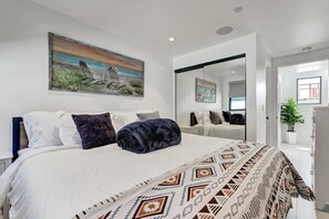 4 bedrooms, iron/ironing board, WiFi, bed sheets